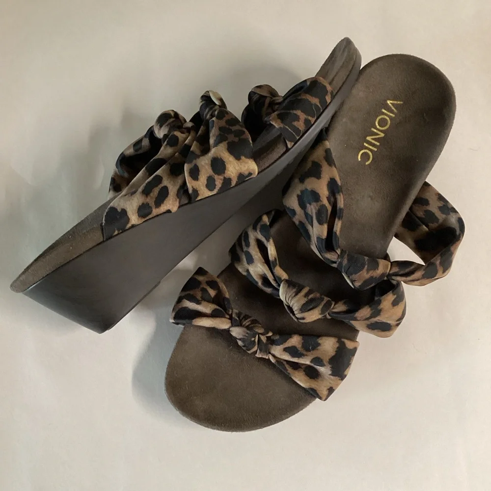 Vionic Park Rizzo Leopard Print Wedge Sandals